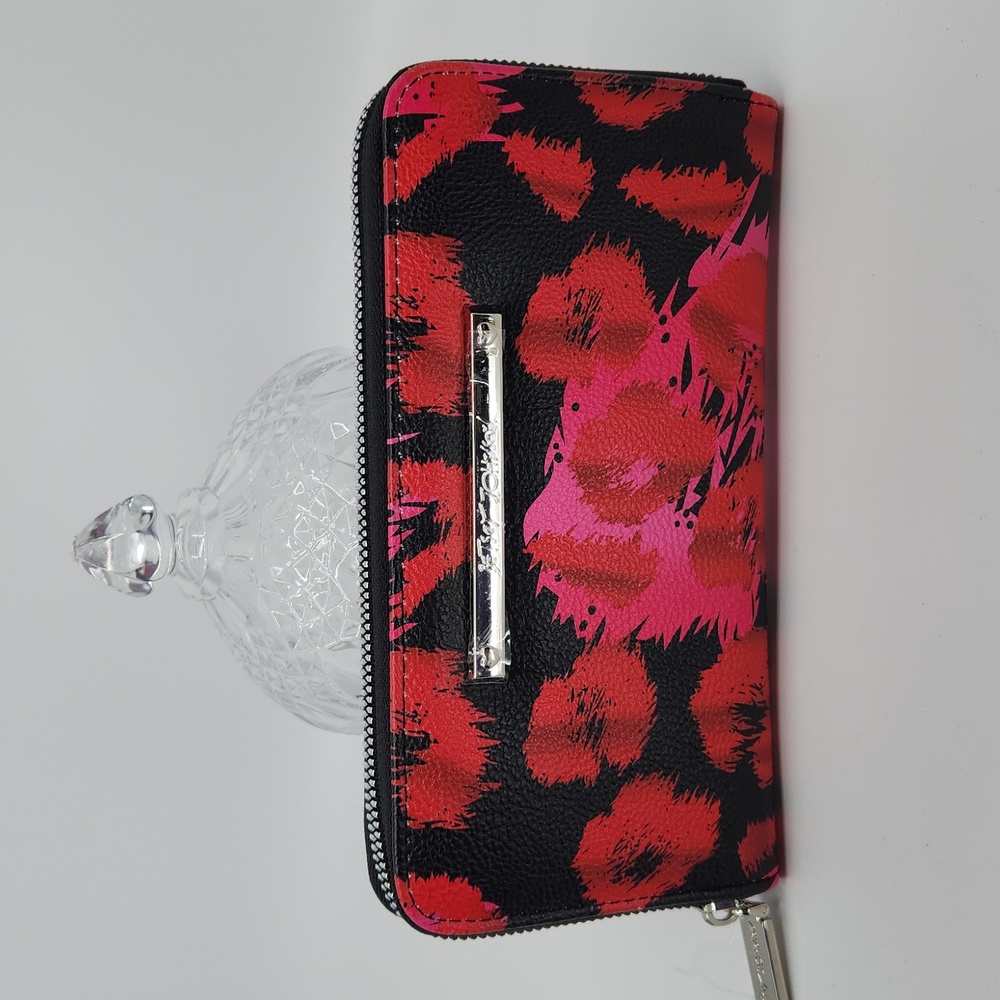 Betsey Johnson Long Zip Wallet NWOT